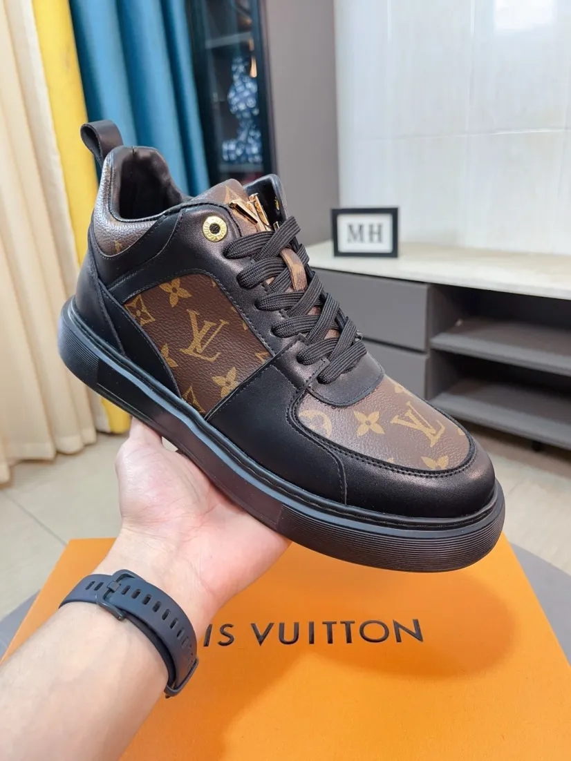 Ex-factory price 438🌹🌹【LOUIS VUITTON】Same style on Louis Vuitton* official website🚹Men's high-top casual shoes❤️Same style as popular celebrities and big names ~ Best-selling at home and abroad Lv focuses on the checkerboard series...Imported first-layer cowhide with special fabrics➕Full sheepskin lining➕Brand-specific hollow outsole💎Produced by OEM The highest version🔍🔍Number of codes: 38-44,